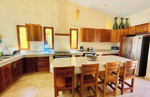 Almacen Condo | Ocean View Condo, Infinity Pool!