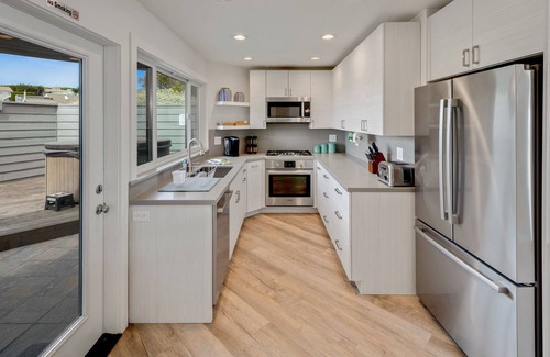 Bodega Bay House | Ocean view easy access to Doran Beach, Golf course and Bluewater Bistro.