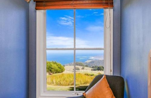 Skenes Creek North House | Ocean-view Hilltop Retreat
