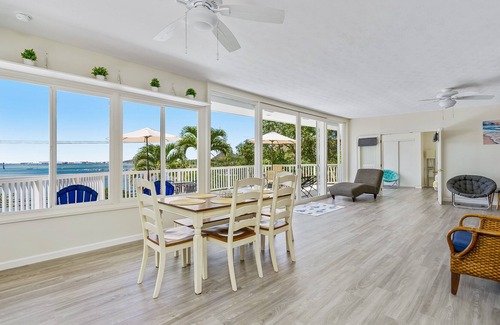 Kaneohe House | Ocean-view home with outdoor dining, grill, & W/D - short drive to beaches