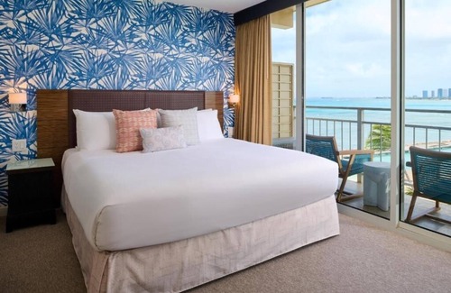 Diamond Head - Kapahulu - St. Louis Hotel | Ocean View King | Kaimana Beach Hotel | Scenic Stay by the Beach