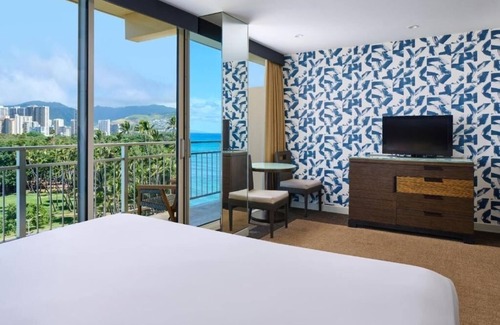 Diamond Head - Kapahulu - St. Louis Hotel | Ocean View King | Kaimana Beach Hotel | Scenic Stay by the Beach