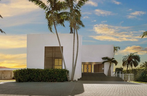 North Bay Village Villa | Ocean View, Miami Beach, Brickell, Biscayne Bay, Heated Pool, BBQ, n