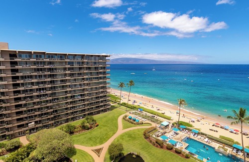 Kaanapali Condo | Ocean View steps from beach, dining, shopping 708