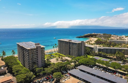 Kaanapali Condo | Ocean View steps from beach, dining, shopping 708
