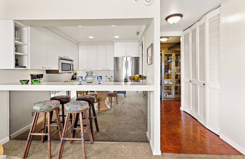 Kaanapali Condo | Ocean View steps from beach, dining, shopping 924