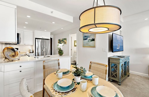 Kaanapali Apartment | Ocean View steps from beach, dining, shopping 961