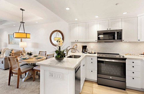 Kaanapali Apartment | Ocean View steps from beach, dining, shopping 961