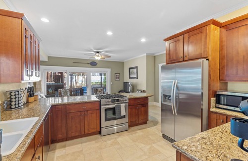 Eastside Santa Cruz House | Ocean View ~ Steps to the Beach ~ Family Ohana friendly