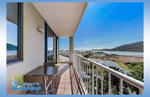 Airlie Beach Apartment | Ocean view studio unit