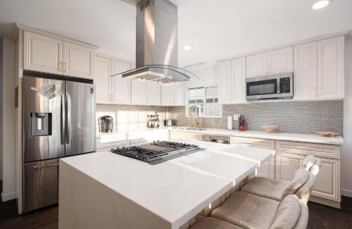 Bay Park House | Ocean Views 2 Kitchen Living area Villa
