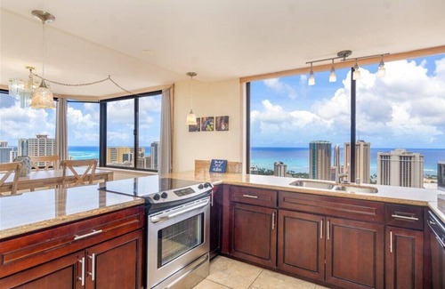 McCully - Moiliili Apartment | Ocean Views 42nd Floor Penthouse "2bedrm/2bath