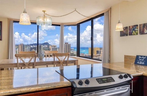 McCully - Moiliili Apartment | Ocean Views 42nd Floor Penthouse "2bedrm/2bath