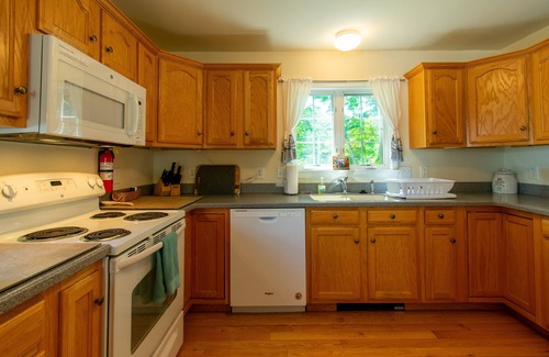 Hulls Cove House | Ocean Views from every room.Enjoy nearby beach and Acadia National Park Entrance