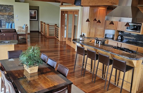 Sereno del Mar House | OCEAN VIEWS FROM EVERY ROOM! - WALK TO BEACH! - FREE WIFI! - 3,300 sqft