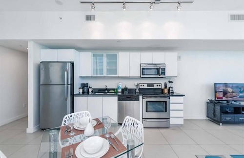 North Beach Apartment | Ocean Views on the Beach! Pool w/Hot Tub and Gym | Florida