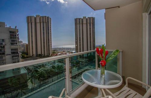 Ala Moana House | Ocean views Walk to beach Waikiki and mall 1223