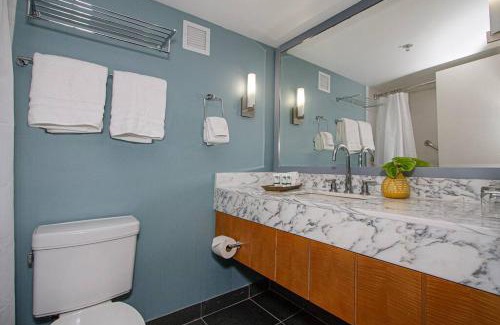 Ala Moana House | Ocean views Walk to beach Waikiki and mall 1223