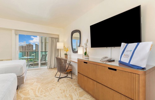 Ala Moana Hotel | Ocean Views + Walkway to Mall-Ala Moana Hotel 2513