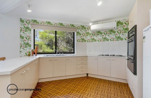 Skenes Creek House | Ocean Views, Wildlife. free wifi, full kitchen, linen provided,. BBQ, Fire pit.