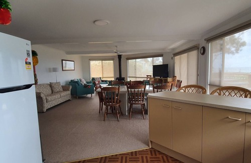 Skenes Creek House | Ocean Views, Wildlife. free wifi, full kitchen, linen provided,. BBQ, Fire pit.