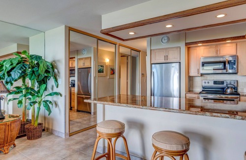 Historic Lahaina Front Street Condo | Oceanfront 1bd condo with endless ocean views