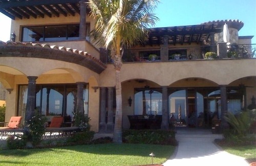 Paraiso Escondido House | Oceanfront 4-Bedroom Home w/Pool, June 1 - 15 2026