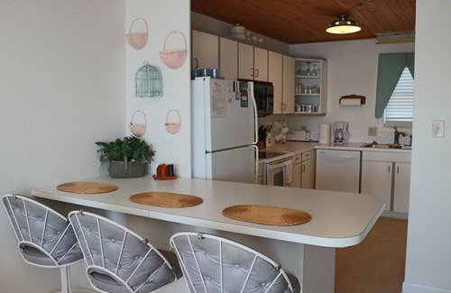 Emerald Isle Cottage | Oceanfront 4BR – Pet-Friendly & Spacious Decks