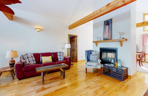 Perry House | Oceanfront Cabin with Deck, Grill, Firepit, and Free High-Speed WiFi