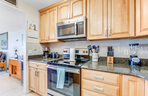 Ormond Beach Condo | Oceanfront Charmer