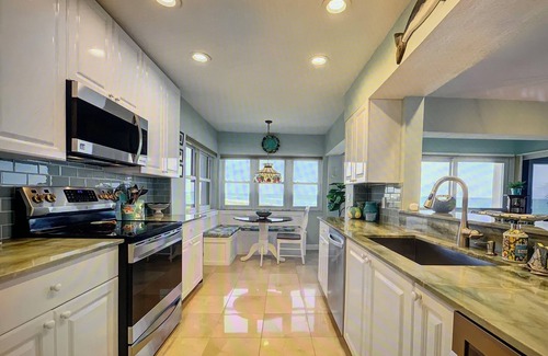 Stuart Condo | OCEANFRONT CONDO ON HUTCHINSON ISLAND STUART-CORNER WITH PANORAMIC OCEAN VIEWS