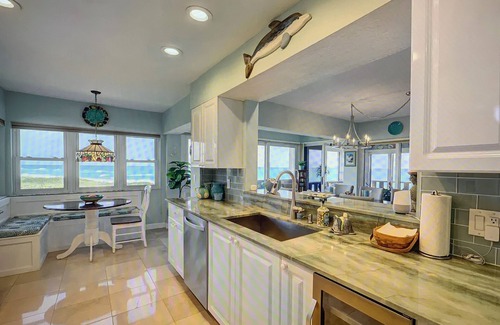 Stuart Condo | OCEANFRONT CONDO ON HUTCHINSON ISLAND STUART-CORNER WITH PANORAMIC OCEAN VIEWS