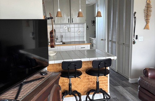 Makaha Condo | Oceanfront condo with amazing views. Best sunsets every evening on the 8th.