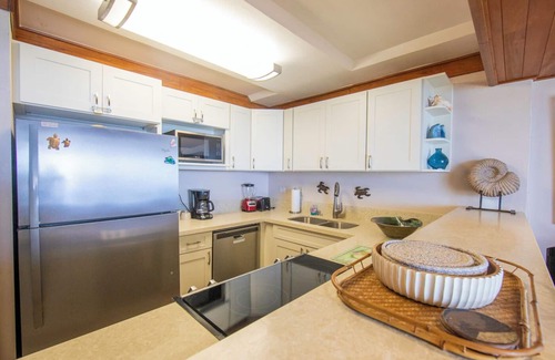 Makaha Condo | Oceanfront Corner unit Condo , Hawaiian Princess