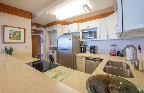 Makaha Condo | Oceanfront Corner unit Condo , Hawaiian Princess