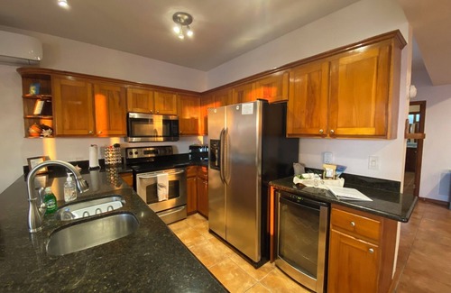 Antoneys Cay House | Oceanfront! Diving, Snorkeling, Kayaking on site. Turtle Casa GAMING SUITE