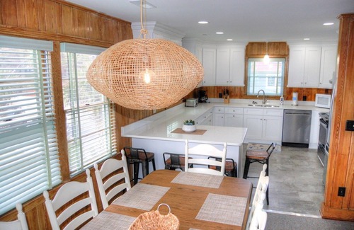 Golden Mile House | Oceanfront Family and Pet Friendly Home - Beachcomber