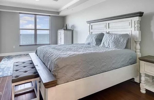 Bridgeport Heights Condo | Oceanfront high-rise Condo!