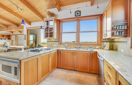 Sea Ranch House | Oceanfront home with private hot tub, beautiful courtyard & shared pools/saunas