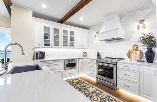 South Beach Condo | Oceanfront, Luxe Villa, 2 BR/2 BA, Pool, Supremely Stylish