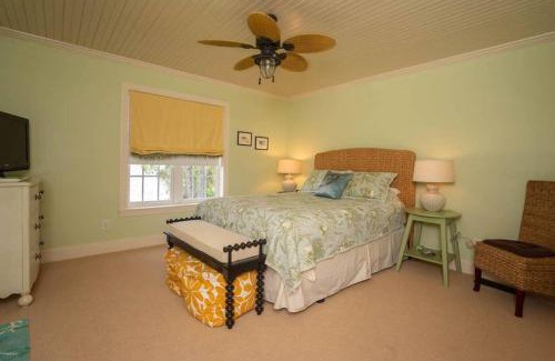 Beachwalk House | OCEANFRONT luxury 5 BR home in gated Harbor Island Community