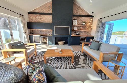 Port Alfred House | Oceanfront Oasis - Private pool and Solar