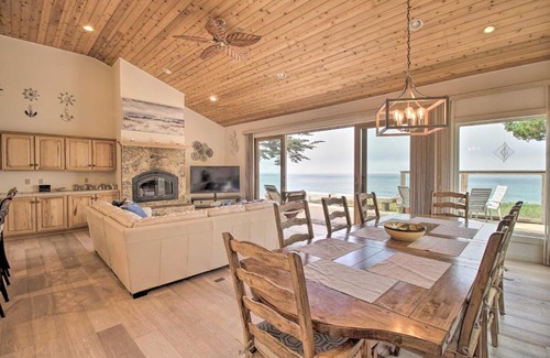 Point Arena House | Oceanfront Point Arena House with Lovely Deck!