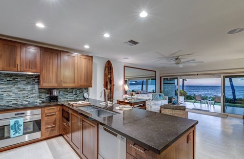 Downtown Lahaina House | OCEANFRONT PUAMANA 136-1 - FUN IN THE SUN!
