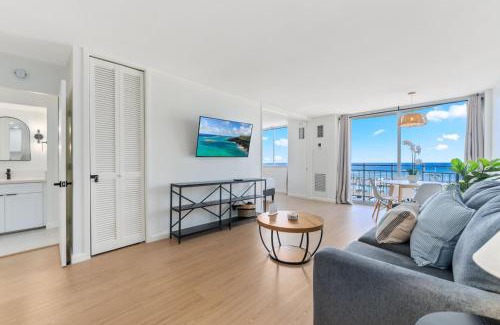 Waikiki Apartment | Oceanfront Renovated Getaway in Waikiki
