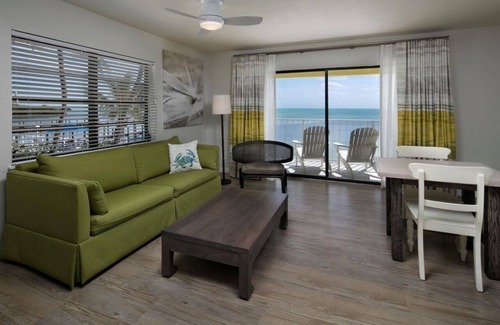 Islamorada Resort | Oceanfront Studio Queen w/Kitchenette, Pool, Free Parking & Pet Friendly