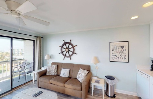 Charleston County Condo | Oceanfront, Top Floor/Corner Sea Cabin, Gorgeous Views with Pool