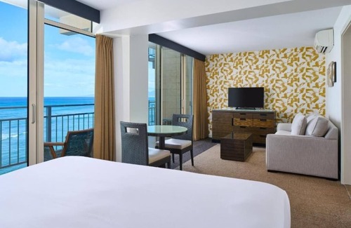 Diamond Head - Kapahulu - St. Louis Hotel | Oceanfront View Junior Suite | Kaimana Beach Hotel | Right on the Sand