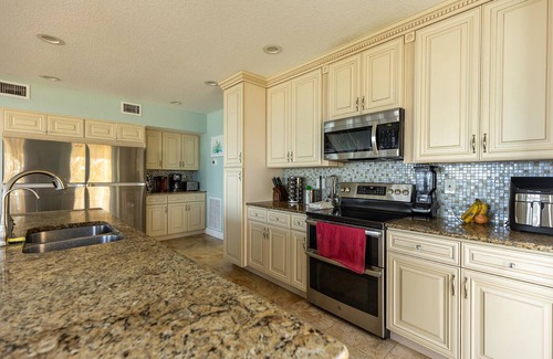 Redington Shores Villa | OceanfrontVilla/Pool/HotTub/8bedroom/GmRm