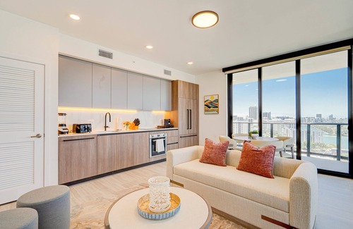 North Beach Condo | Oceanview Corner 2BR/2BA in Miami Beach + Beach Club 1710GP